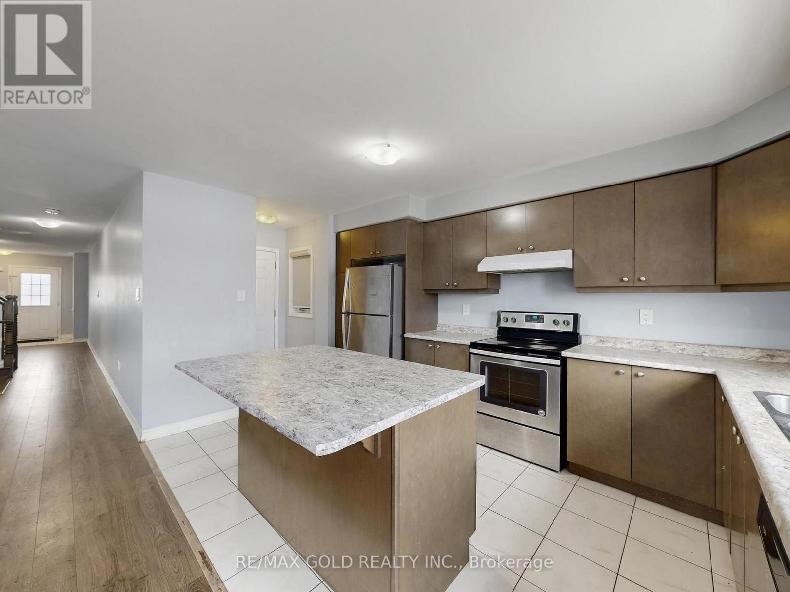 14 Donlamont Circle, Brampton, Ontario  L7C 3H1 - Photo 6 - W12695382