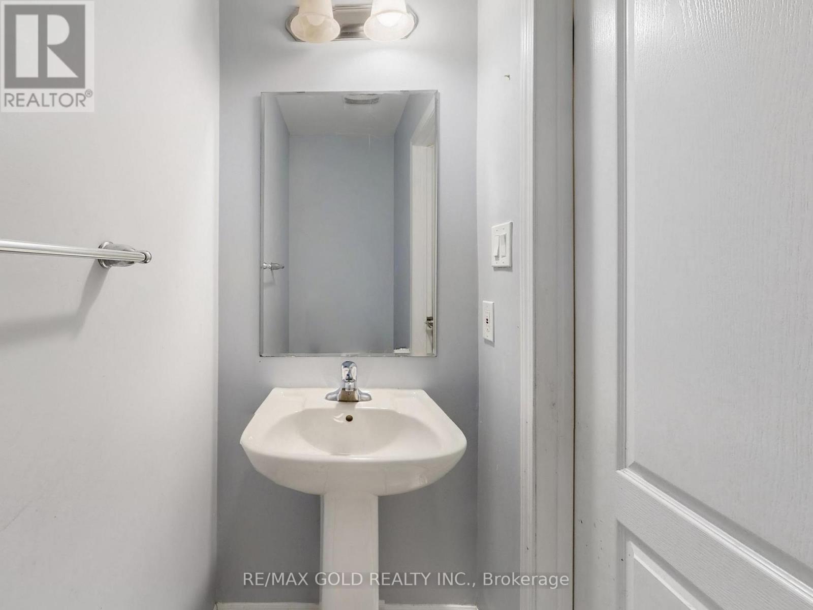 14 Donlamont Circle, Brampton, Ontario  L7C 3H1 - Photo 8 - W12695382