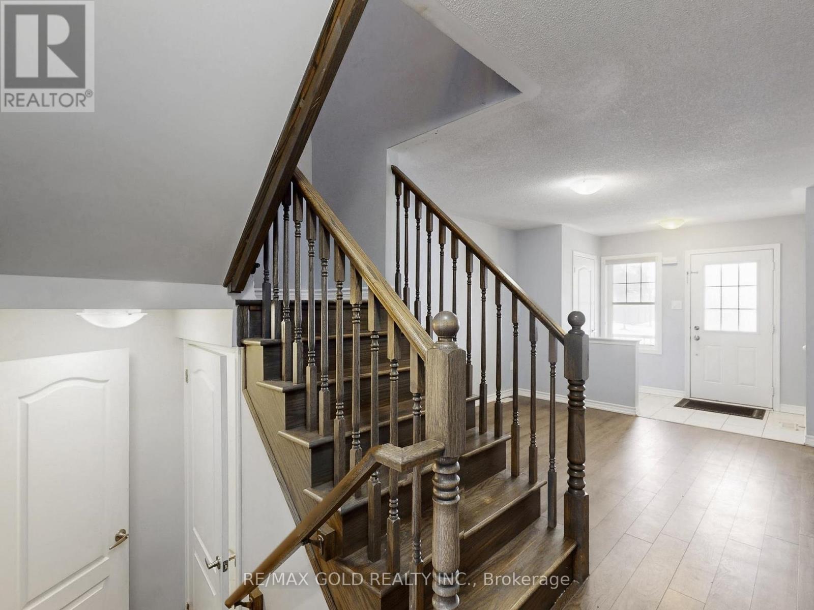 14 Donlamont Circle, Brampton, Ontario  L7C 3H1 - Photo 9 - W12695382