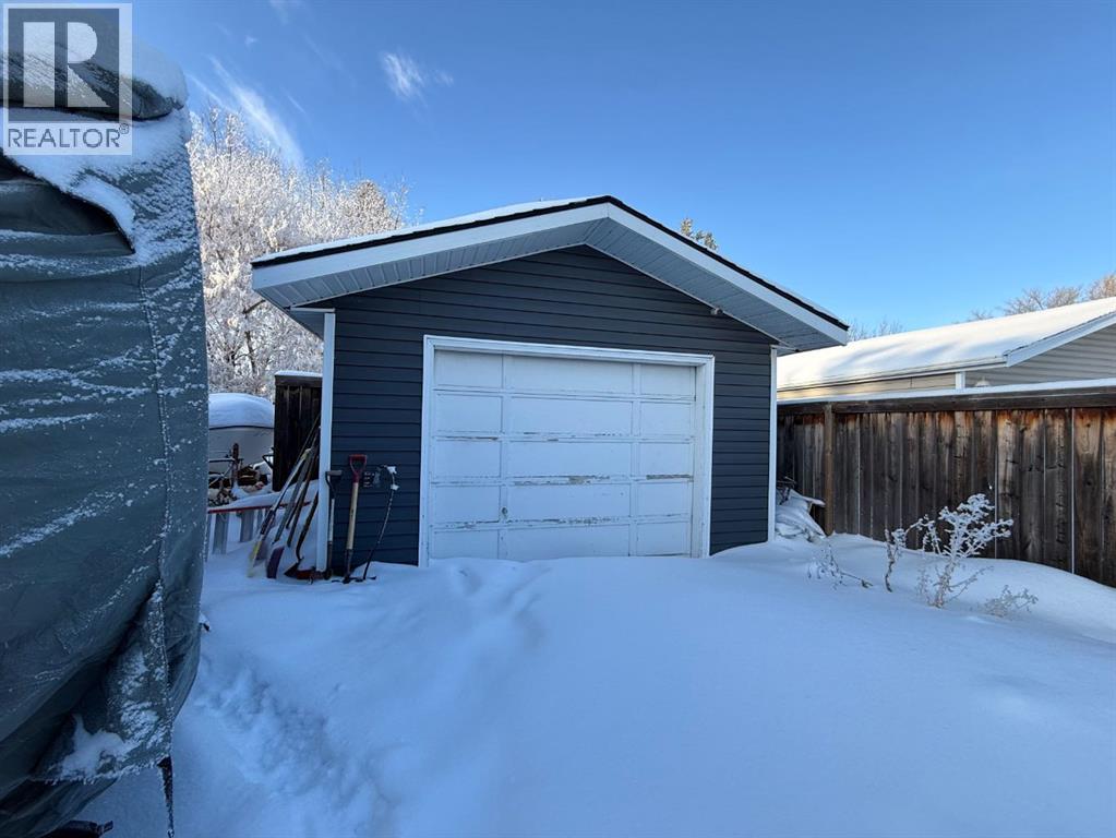 3304 54 Avenue, Lloydminster, Alberta  T9V 1H2 - Photo 2 - A2276986