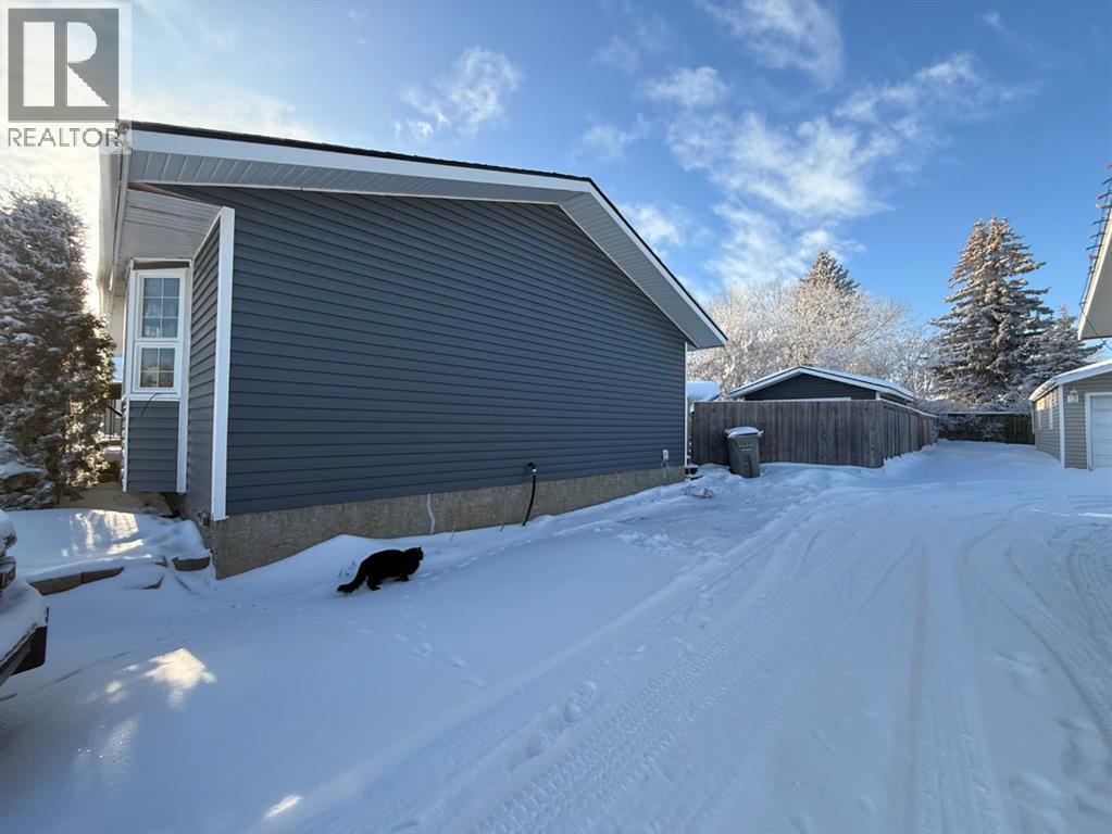 3304 54 Avenue, Lloydminster, Alberta  T9V 1H2 - Photo 3 - A2276986