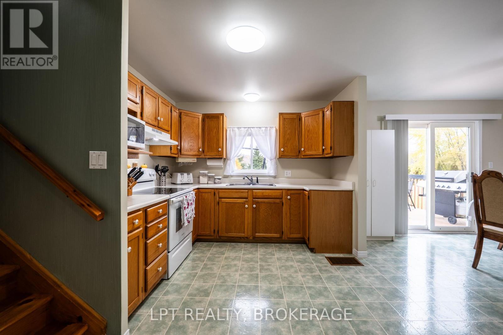 2202 Sands Road, Frontenac (Frontenac South), Ontario  K0H 1H0 - Photo 11 - X12695676