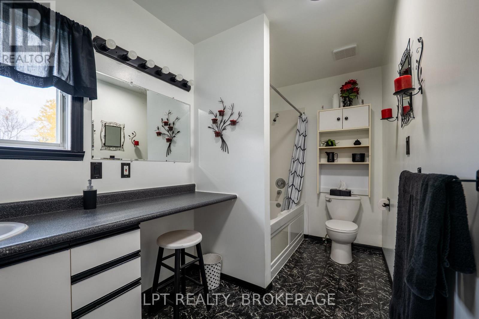 2202 Sands Road, Frontenac (Frontenac South), Ontario  K0H 1H0 - Photo 31 - X12695676