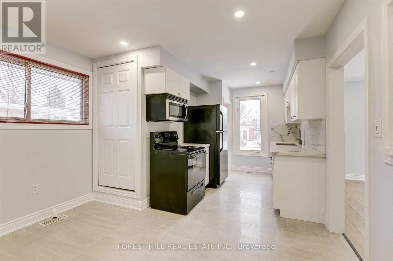 63 Cardinal Drive, Hamilton, Ontario  L9A 4H6 - Photo 3 - X12695310