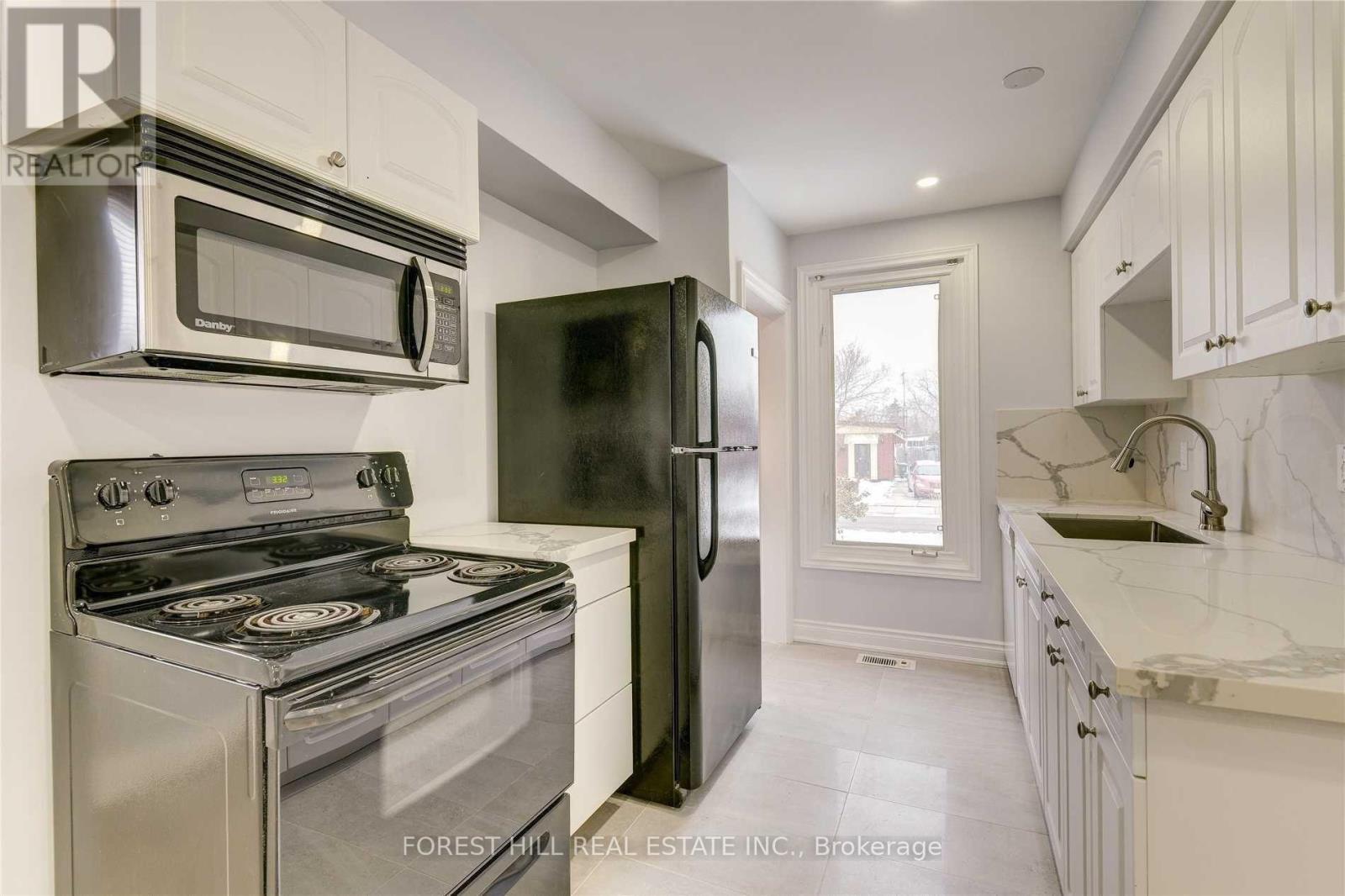 63 Cardinal Drive, Hamilton, Ontario  L9A 4H6 - Photo 4 - X12695310