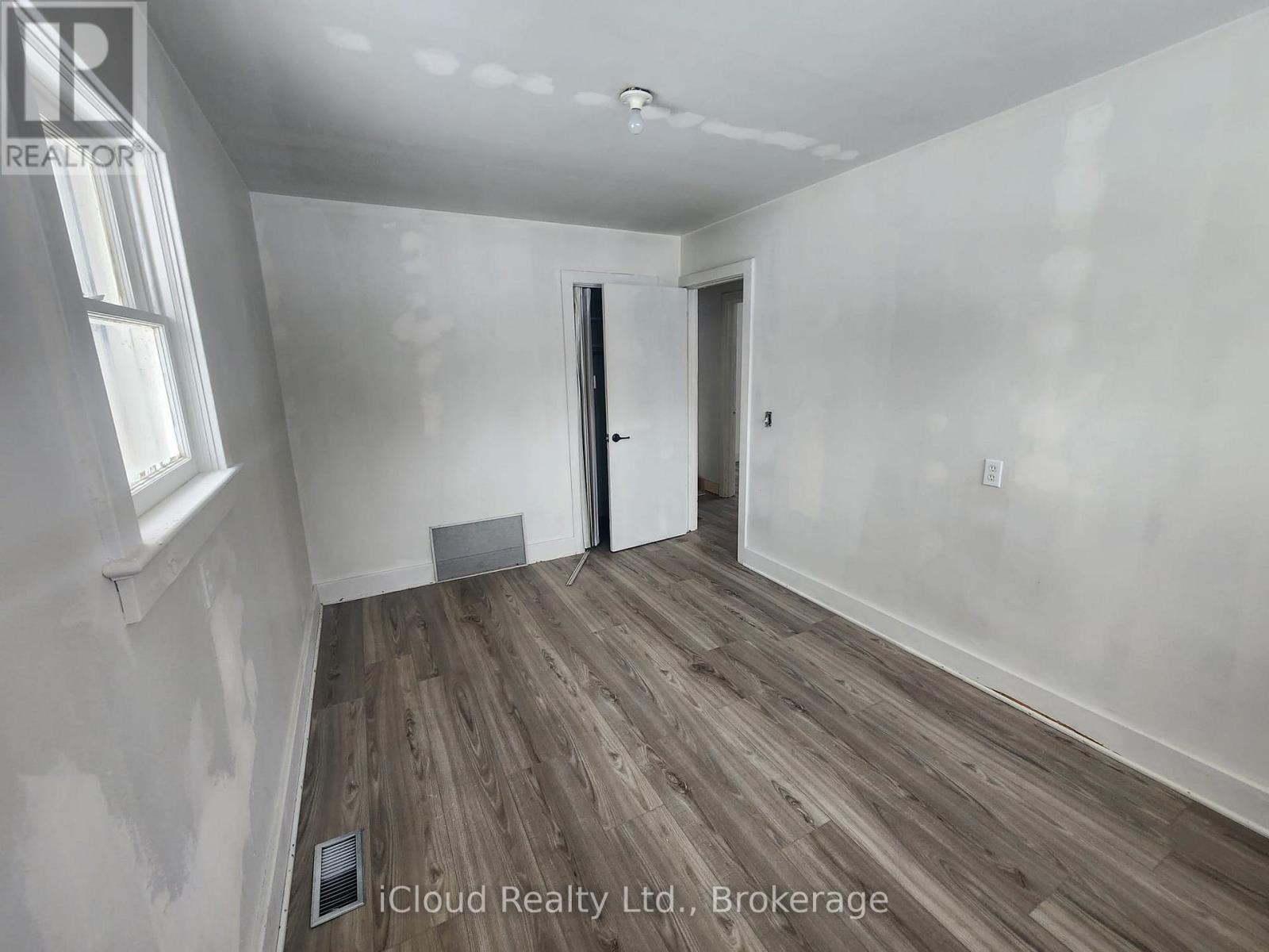 17 Goderich Street, Fort Erie, Ontario  L2A 3M3 - Photo 4 - X12695414