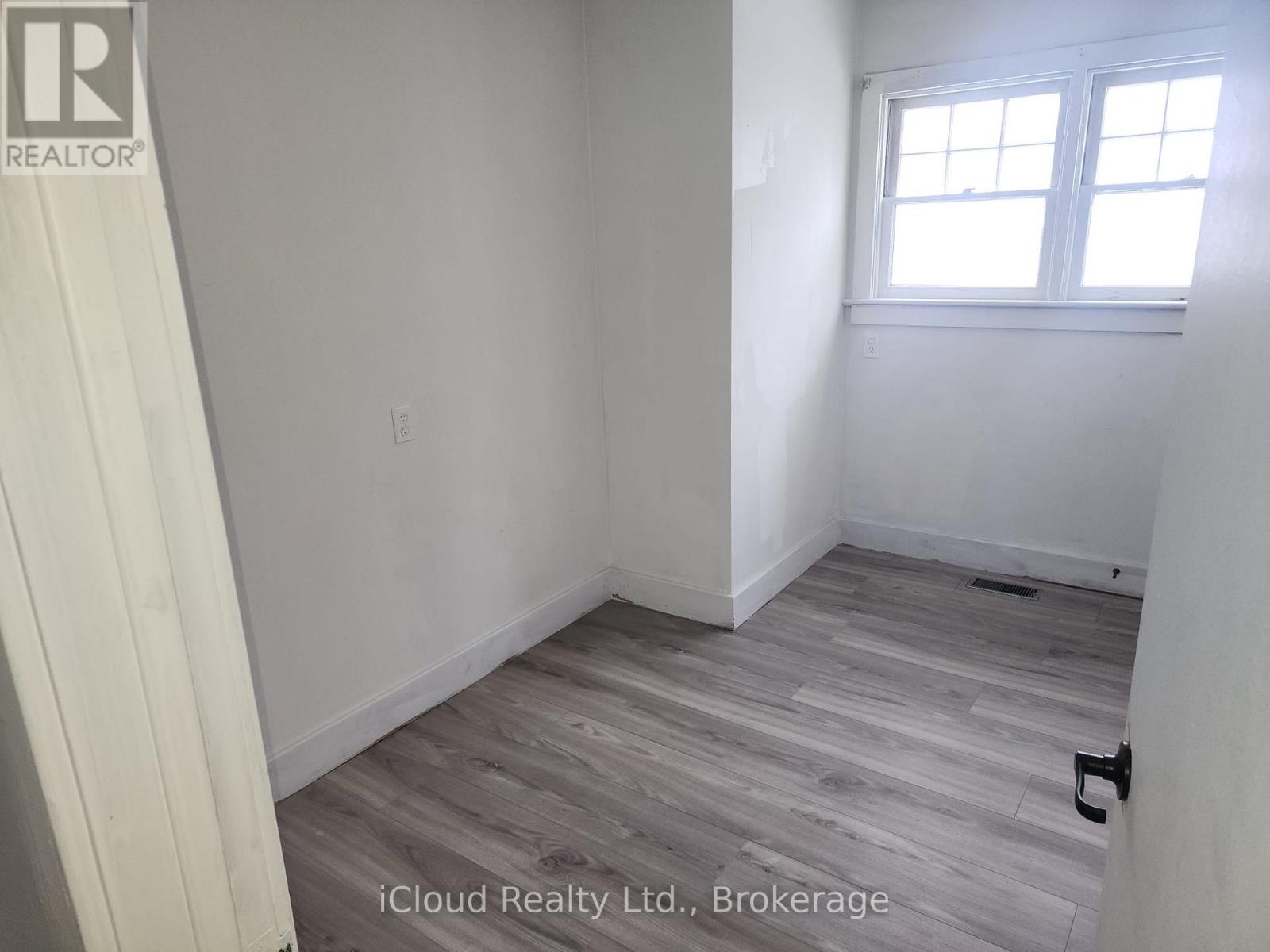 17 Goderich Street, Fort Erie, Ontario  L2A 3M3 - Photo 6 - X12695414