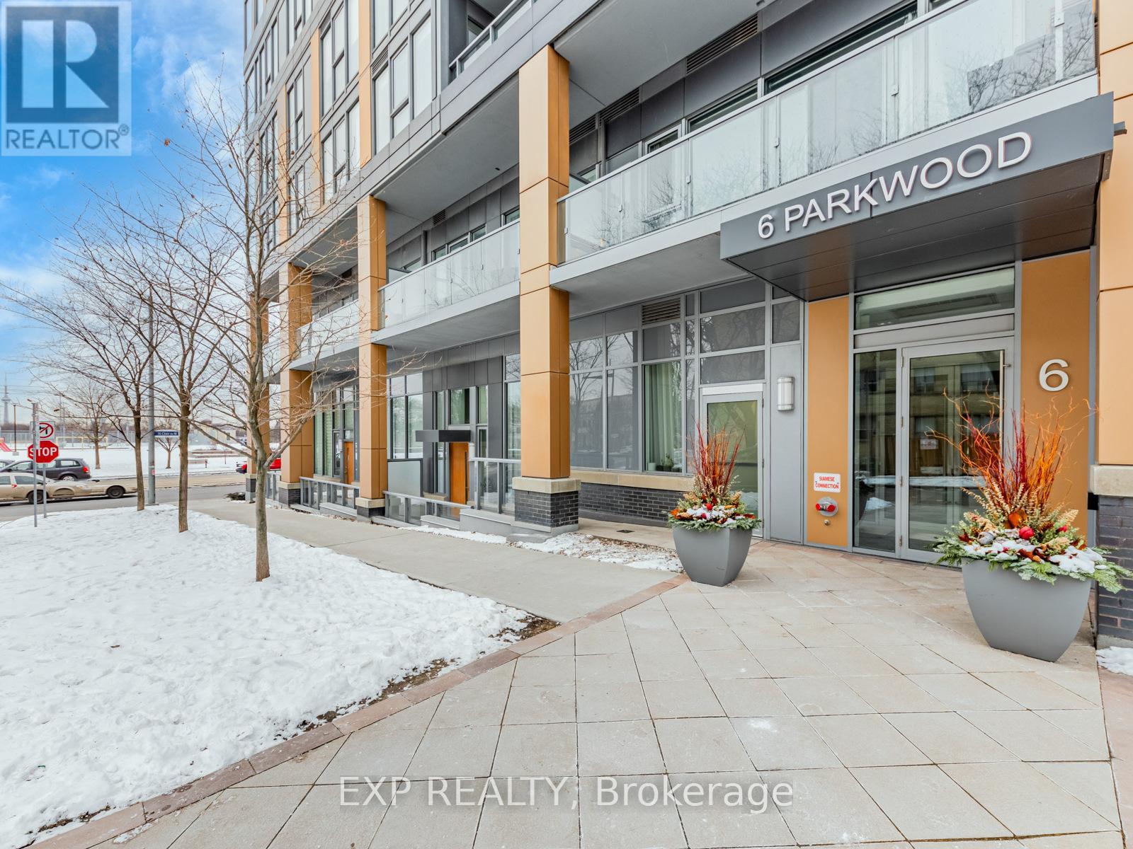 811 - 6 Parkwood Avenue, Toronto, Ontario  M4V 1V1 - Photo 2 - C12674552
