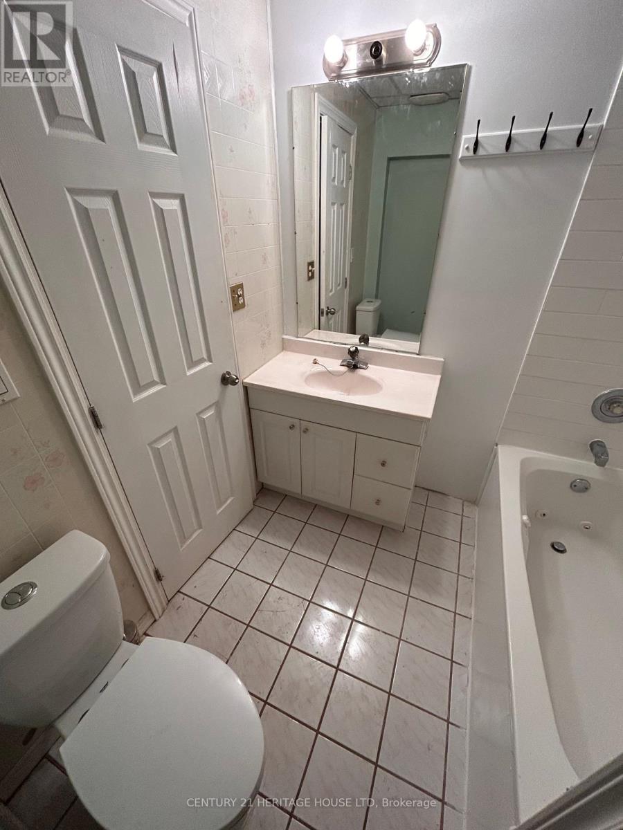 Lower - 11 Hiawatha Street, St. Thomas, Ontario  N5P 2S8 - Photo 10 - X12695674