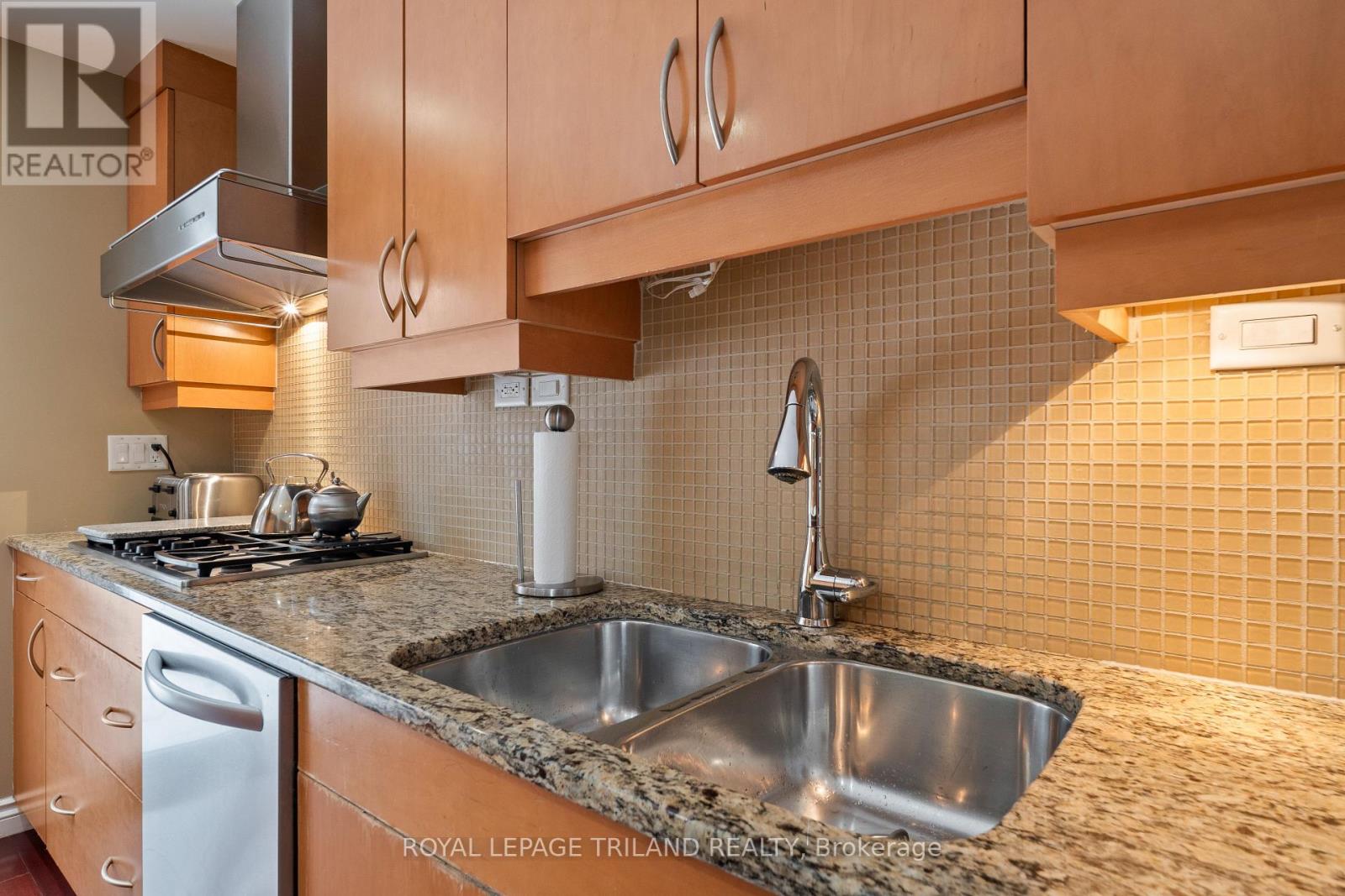 1104 The Parkway, London East, Ontario  N6A 2X3 - Photo 12 - X12695686