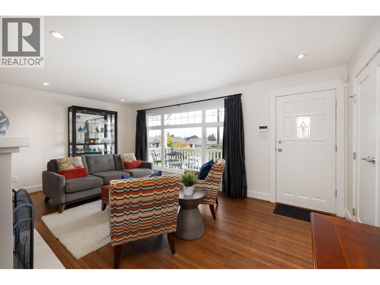 518 E 7th Street, North Vancouver, British Columbia  V7L 1S3 - Photo 3 - R3053731