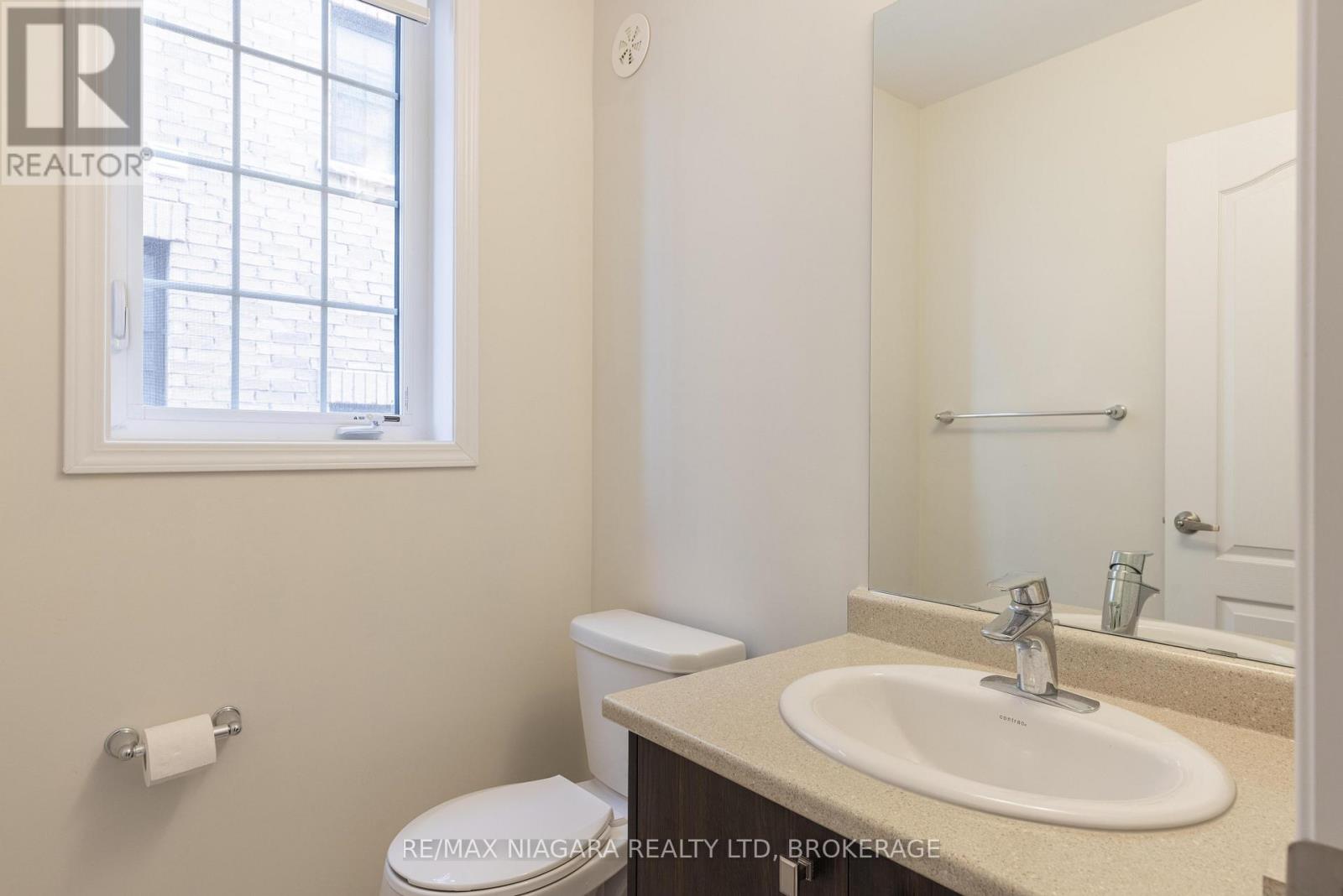 35 - 8317 Mulberry Drive, Niagara Falls, Ontario  L2H 3S9 - Photo 12 - X12465320