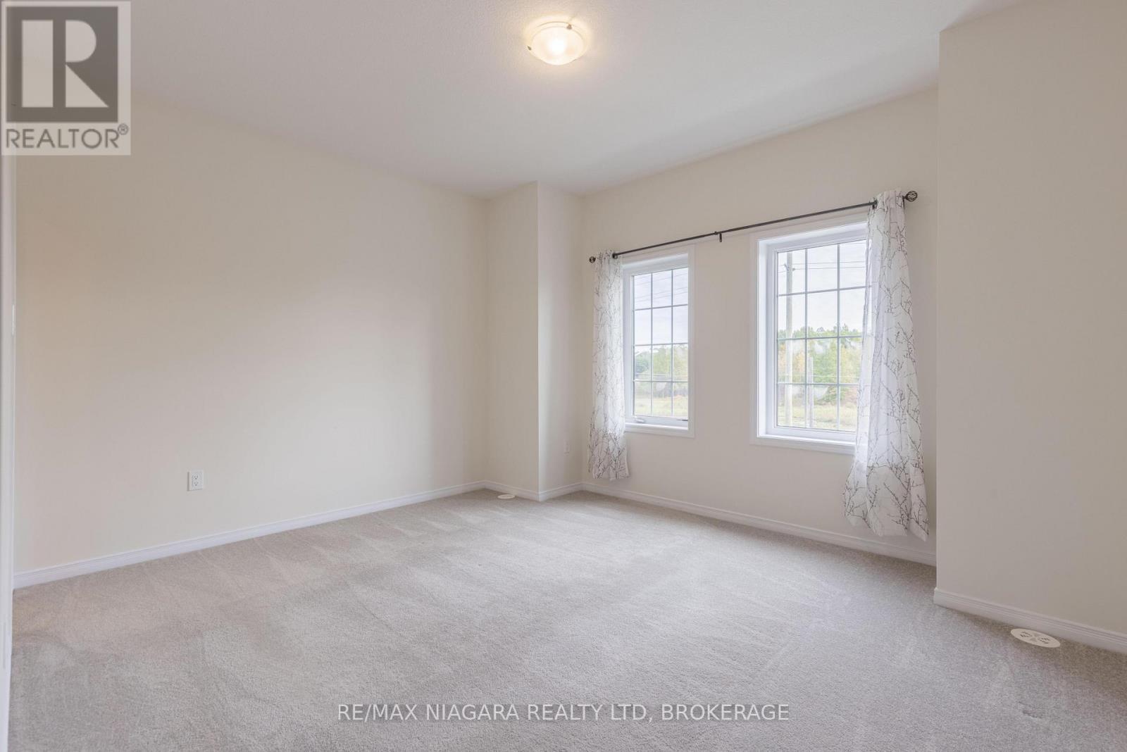 35 - 8317 Mulberry Drive, Niagara Falls, Ontario  L2H 3S9 - Photo 18 - X12465320