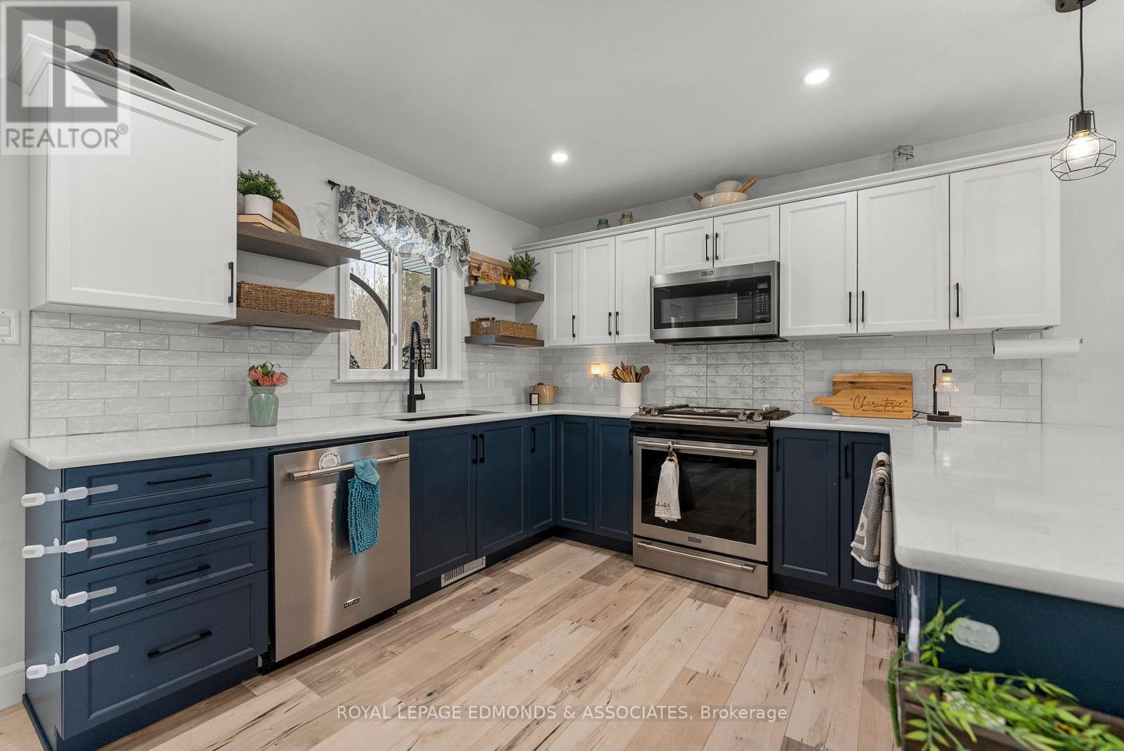 91 Sandy Beach Road, Laurentian Valley, Ontario  K8A 6W8 - Photo 10 - X12695520