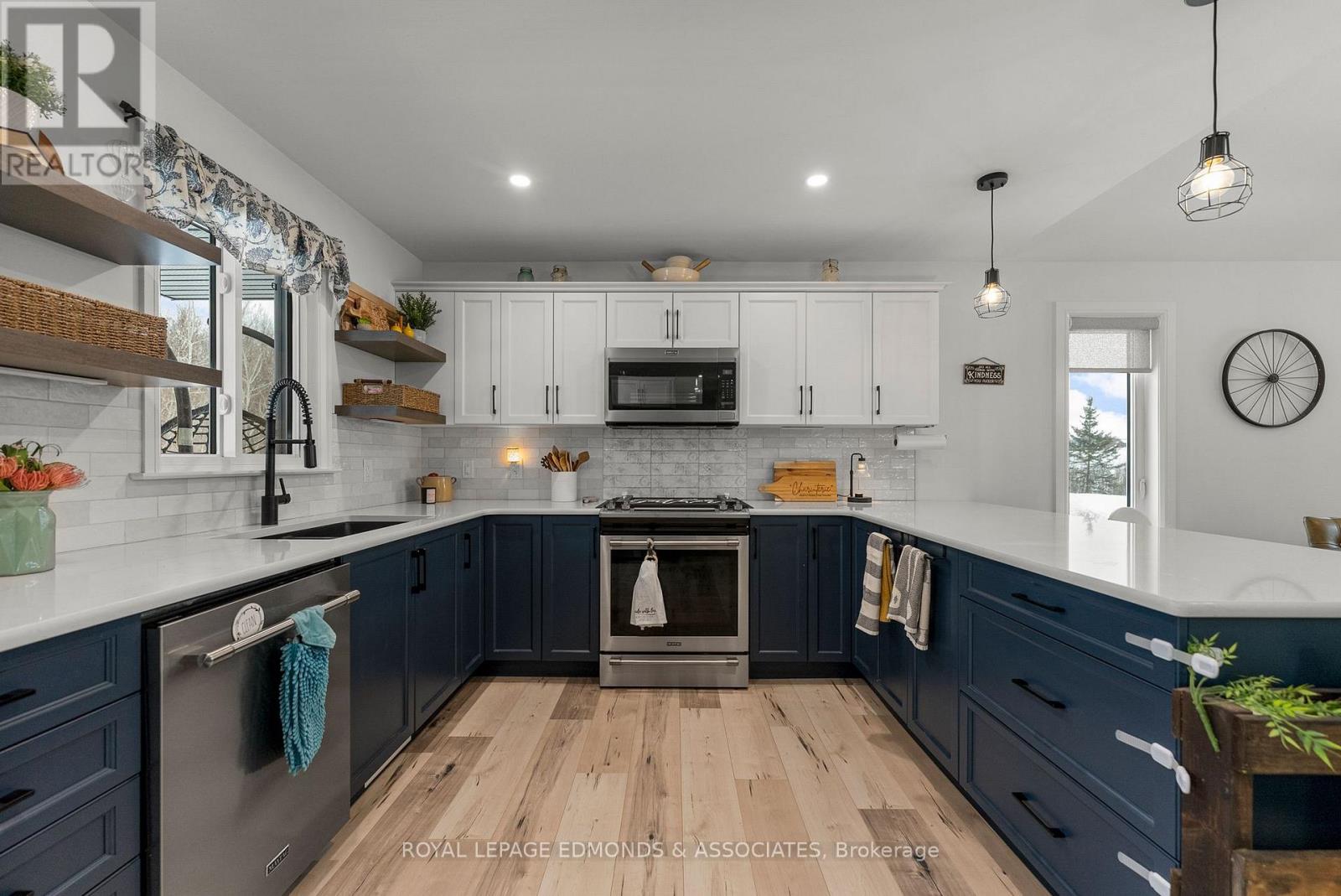 91 Sandy Beach Road, Laurentian Valley, Ontario  K8A 6W8 - Photo 11 - X12695520