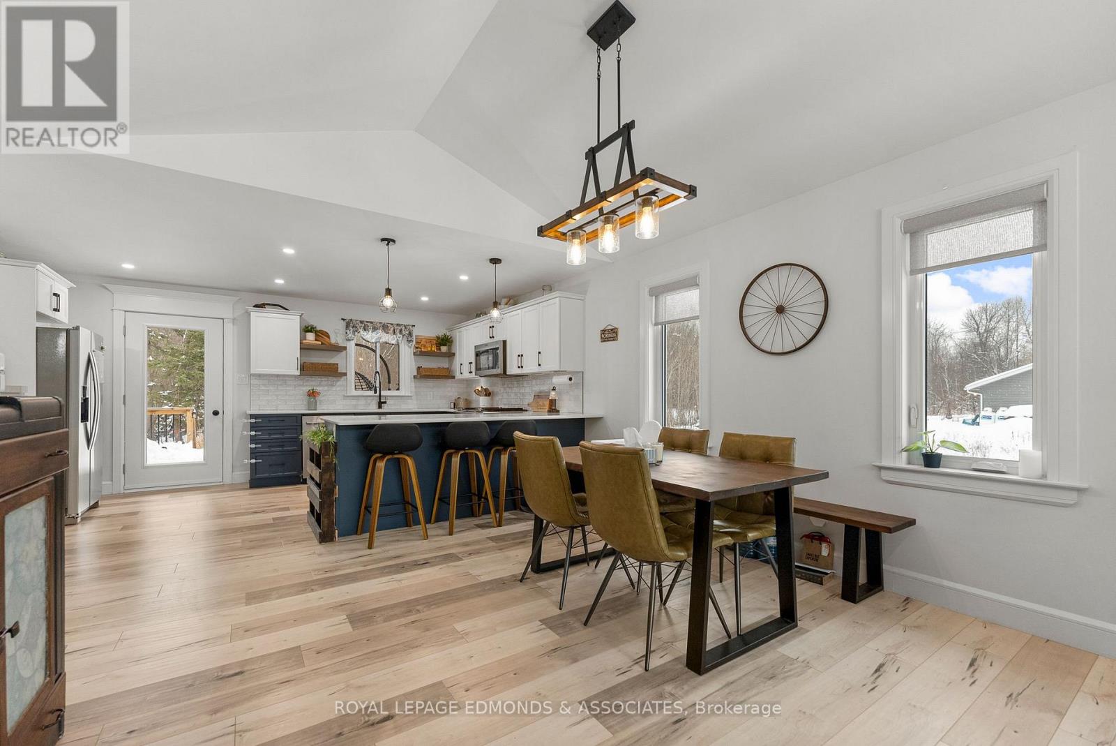 91 Sandy Beach Road, Laurentian Valley, Ontario  K8A 6W8 - Photo 15 - X12695520