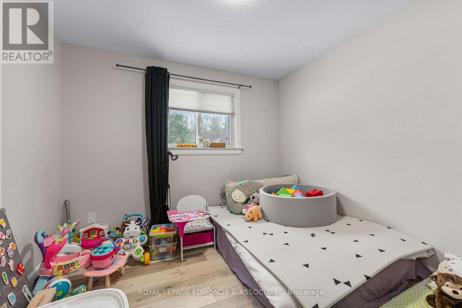 91 Sandy Beach Road, Laurentian Valley, Ontario  K8A 6W8 - Photo 24 - X12695520