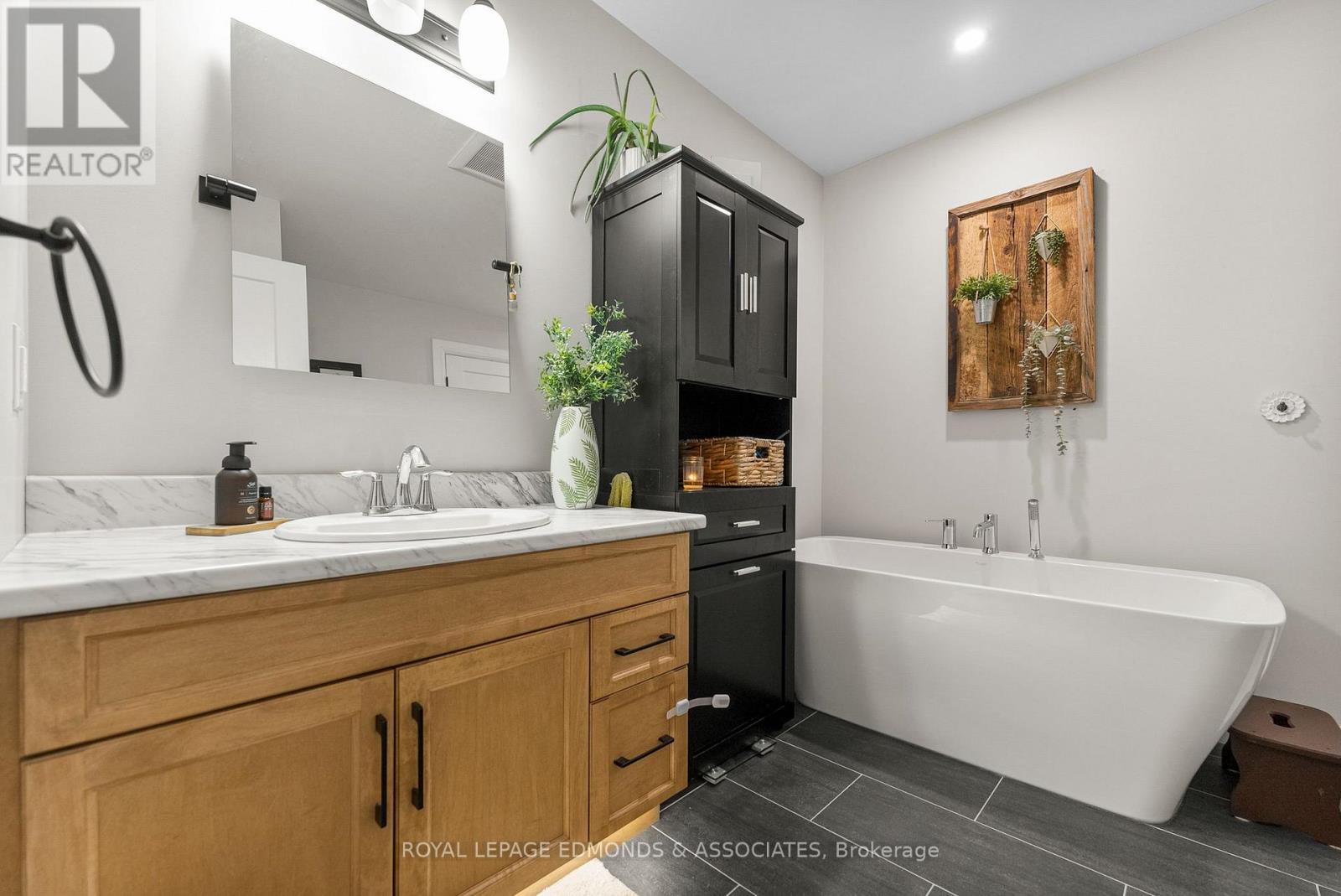 91 Sandy Beach Road, Laurentian Valley, Ontario  K8A 6W8 - Photo 25 - X12695520