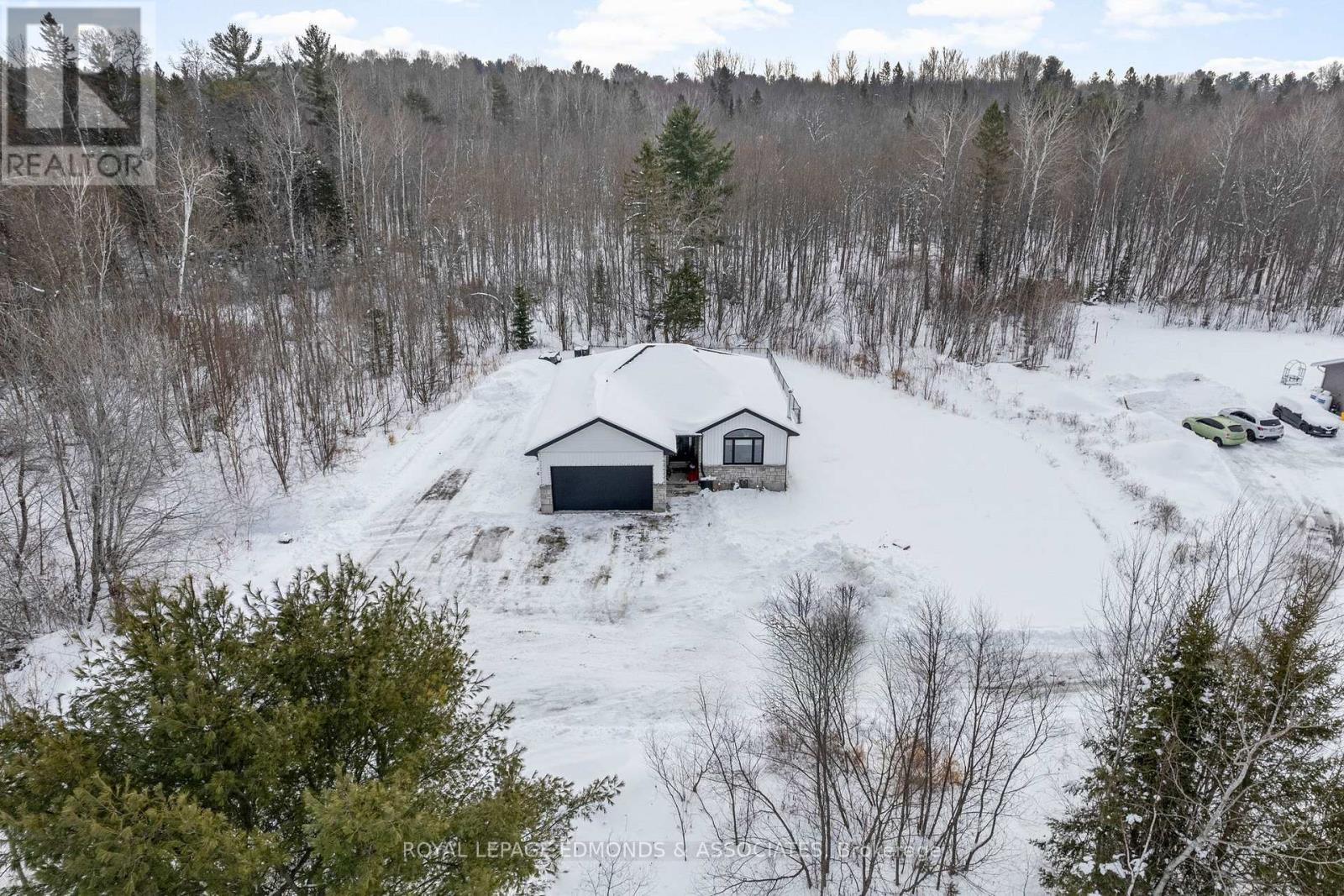 91 Sandy Beach Road, Laurentian Valley, Ontario  K8A 6W8 - Photo 3 - X12695520