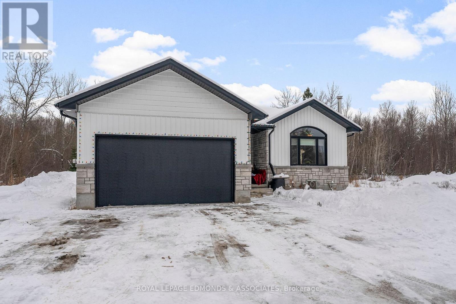 91 Sandy Beach Road, Laurentian Valley, Ontario  K8A 6W8 - Photo 4 - X12695520