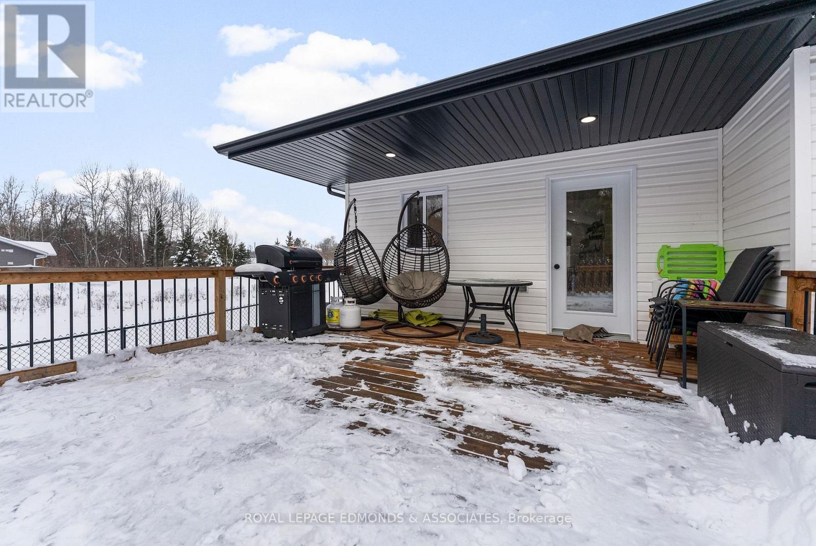 91 Sandy Beach Road, Laurentian Valley, Ontario  K8A 6W8 - Photo 42 - X12695520