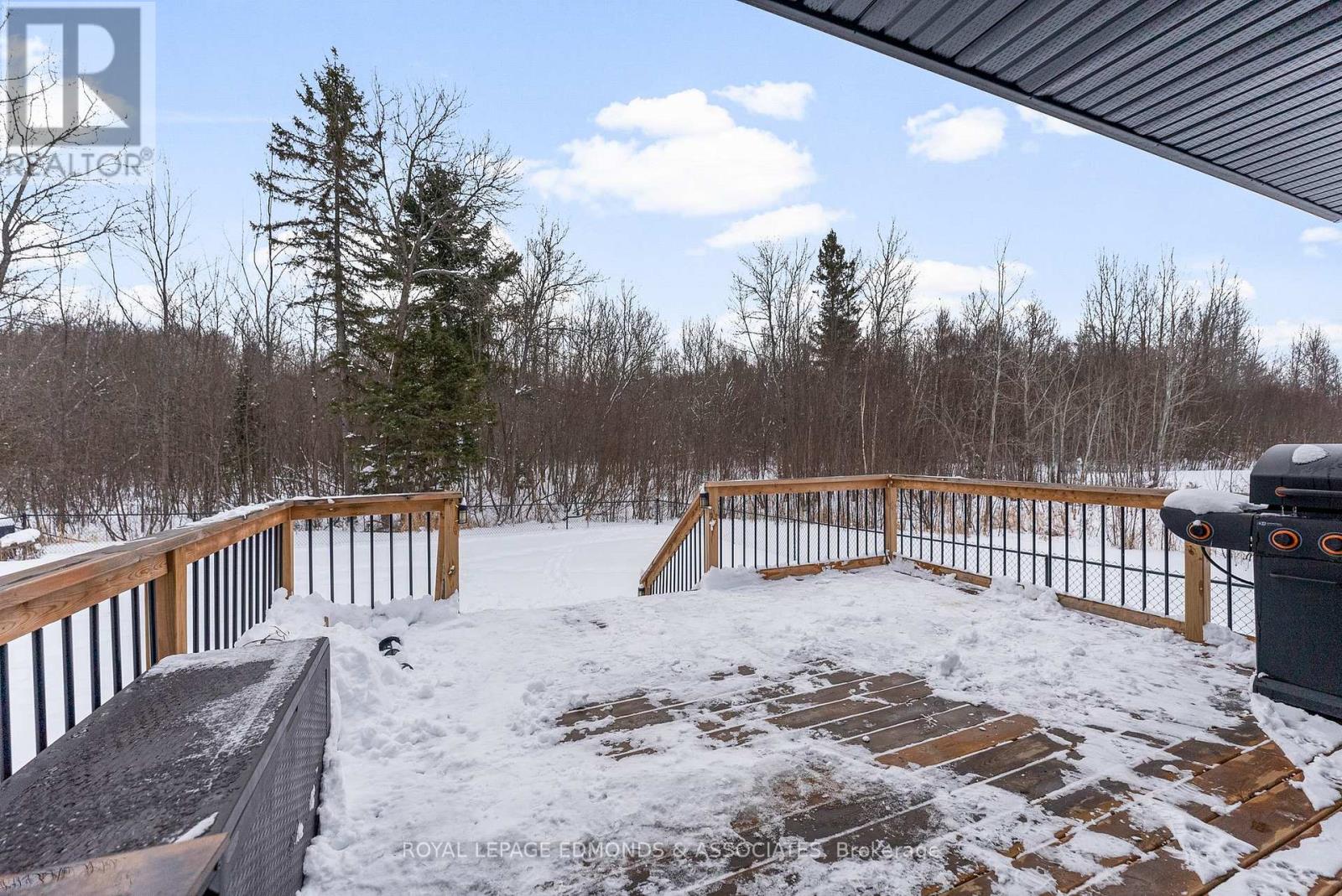 91 Sandy Beach Road, Laurentian Valley, Ontario  K8A 6W8 - Photo 43 - X12695520