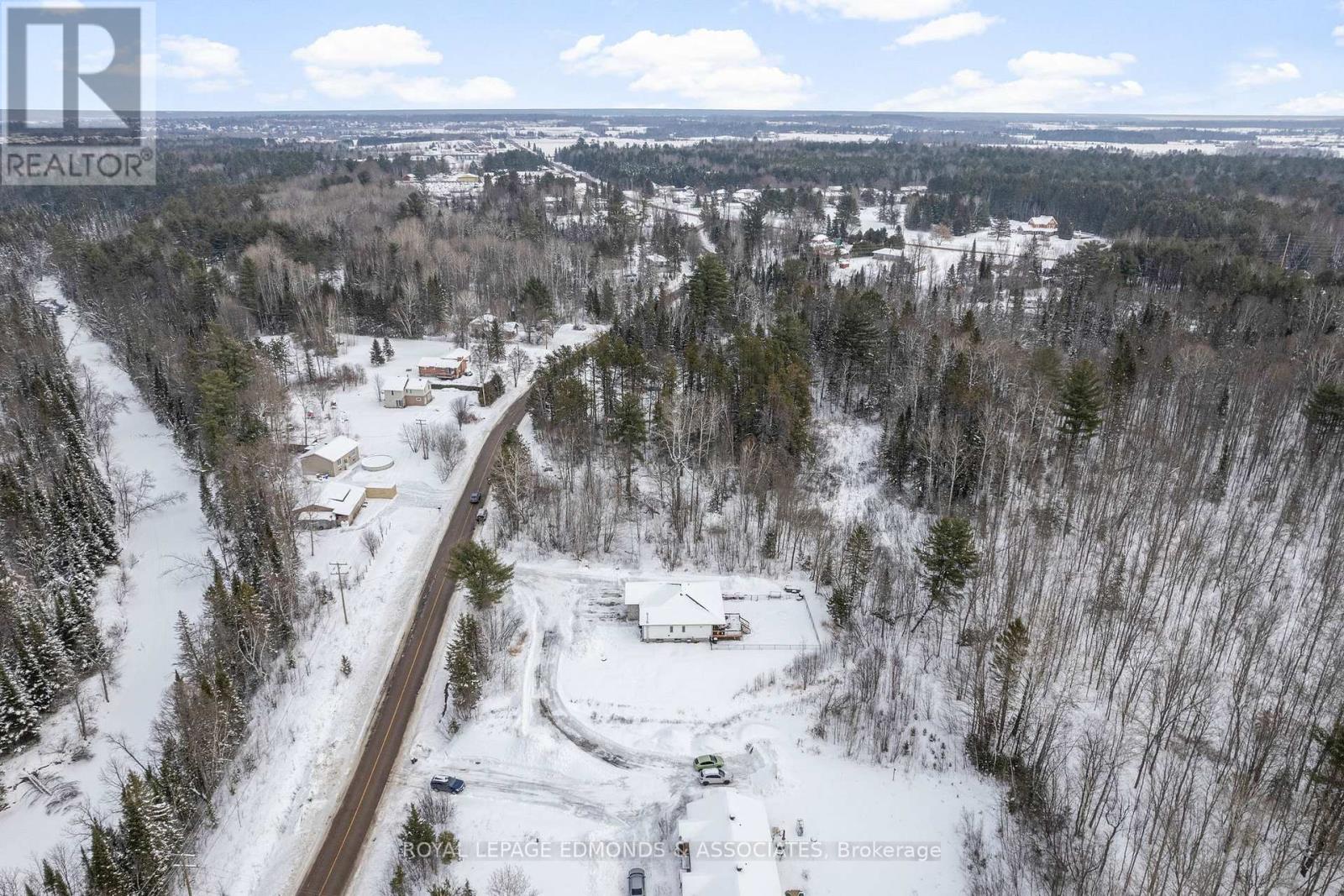 91 Sandy Beach Road, Laurentian Valley, Ontario  K8A 6W8 - Photo 6 - X12695520