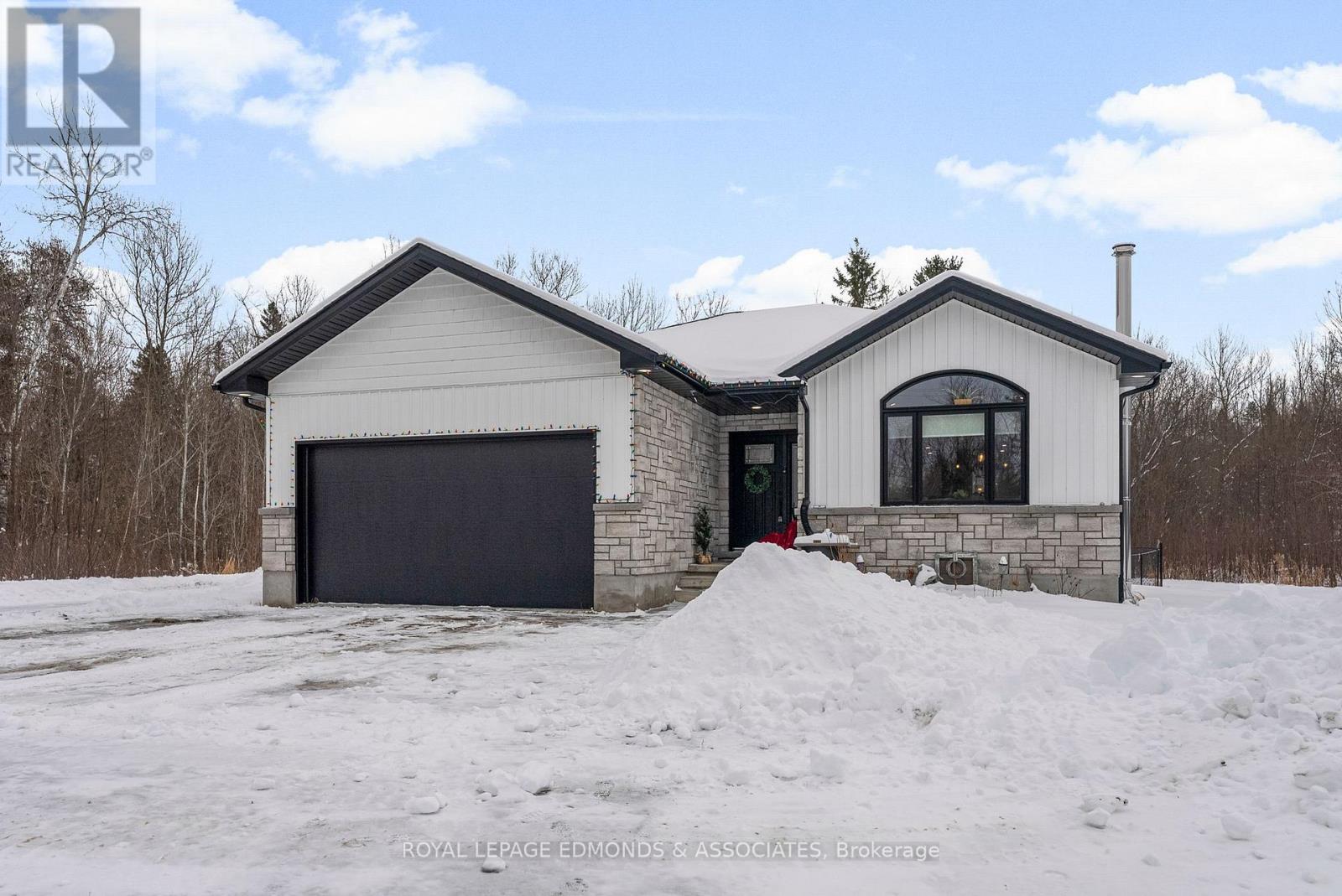 91 Sandy Beach Road, Laurentian Valley, Ontario  K8A 6W8 - Photo 7 - X12695520