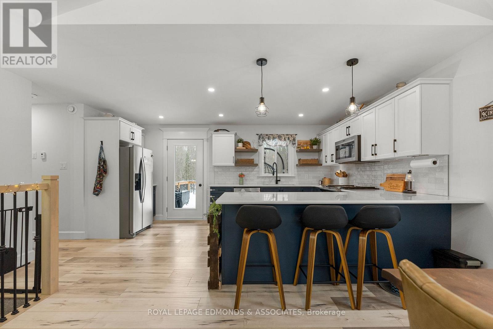 91 Sandy Beach Road, Laurentian Valley, Ontario  K8A 6W8 - Photo 9 - X12695520