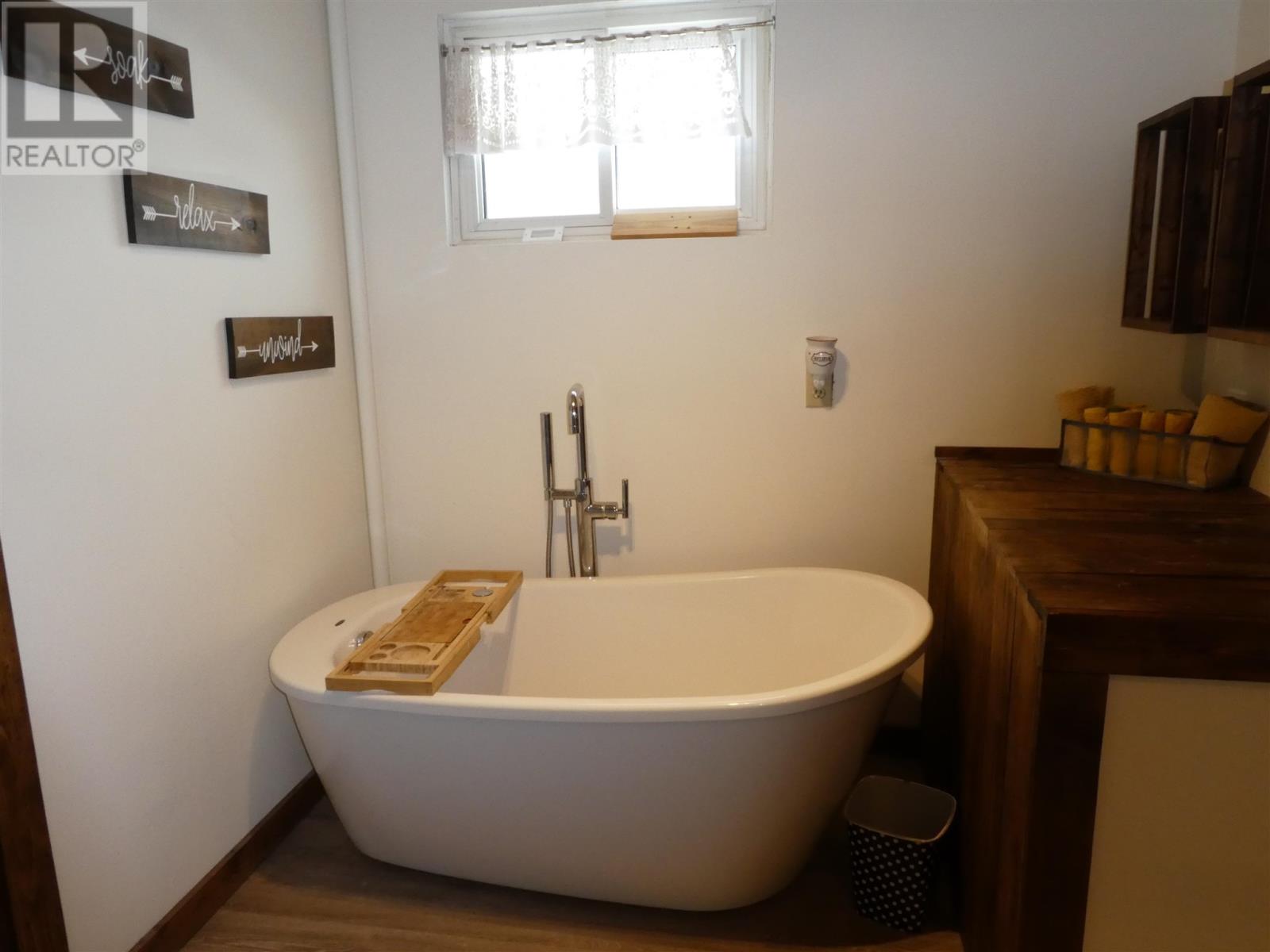 150 Dieppe Rd, Longlac, Ontario  P0T 2A0 - Photo 10 - TB250764