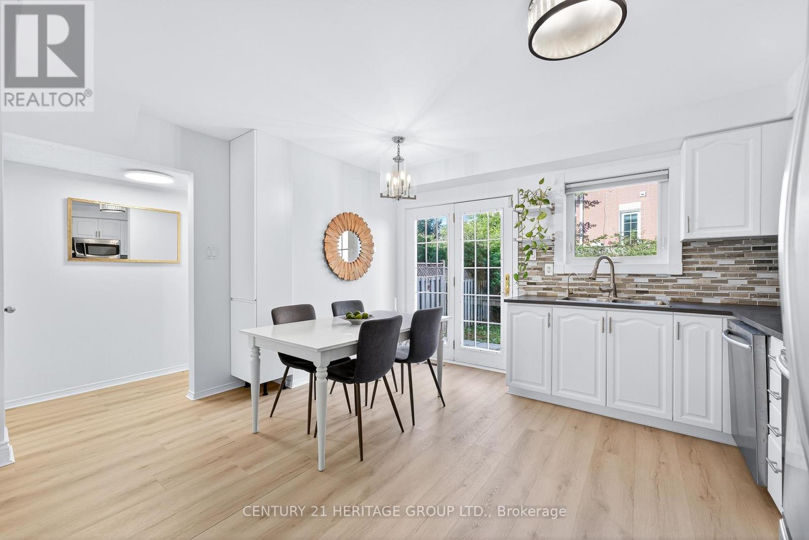 112 Sandfield Drive, Aurora, Ontario  L4G 6T3 - Photo 9 - N12695306