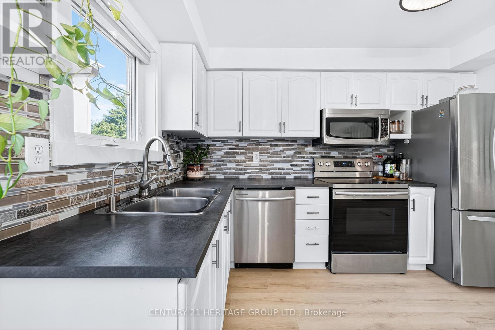 112 Sandfield Drive, Aurora, Ontario  L4G 6T3 - Photo 11 - N12695306