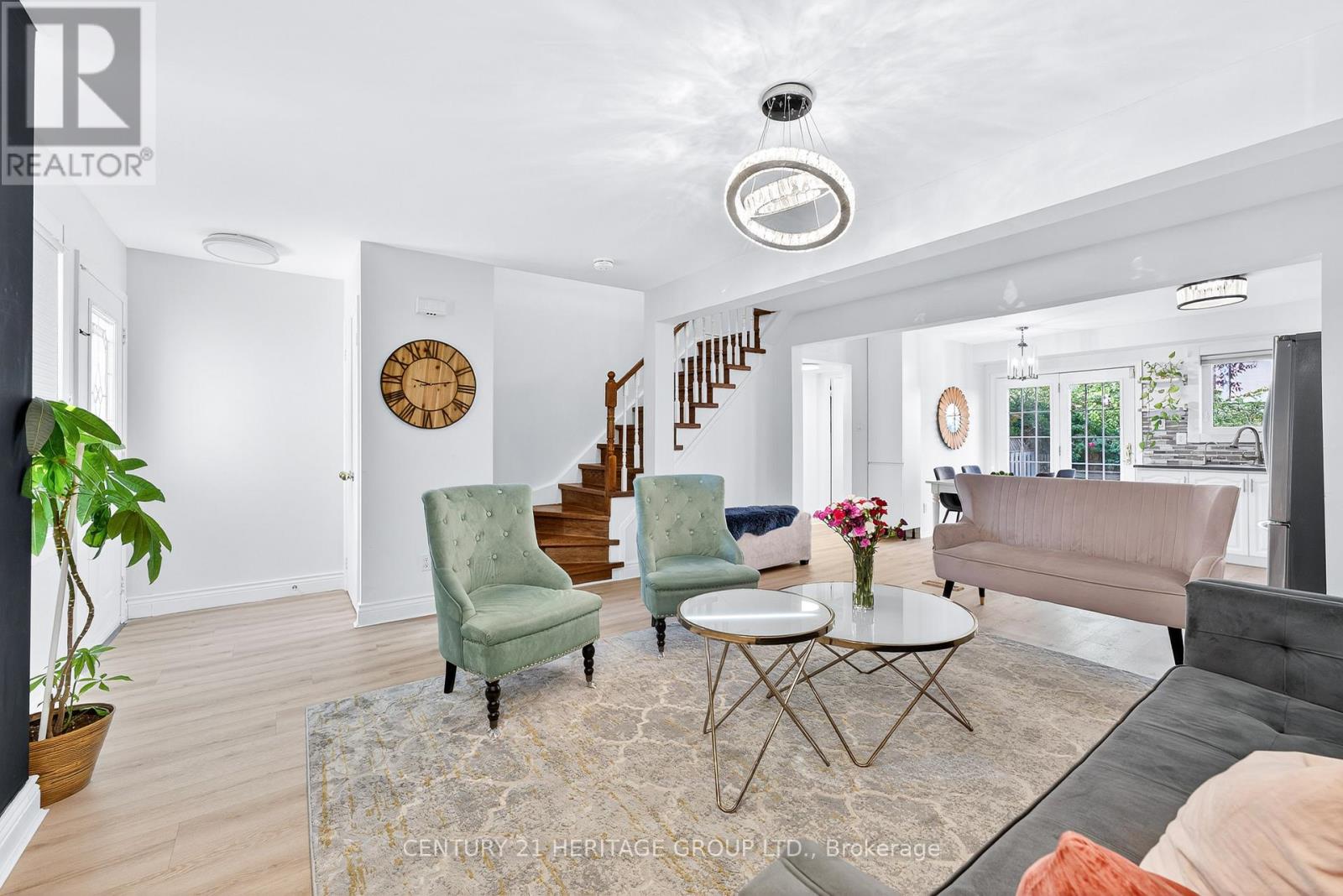 112 Sandfield Drive, Aurora, Ontario  L4G 6T3 - Photo 3 - N12695306