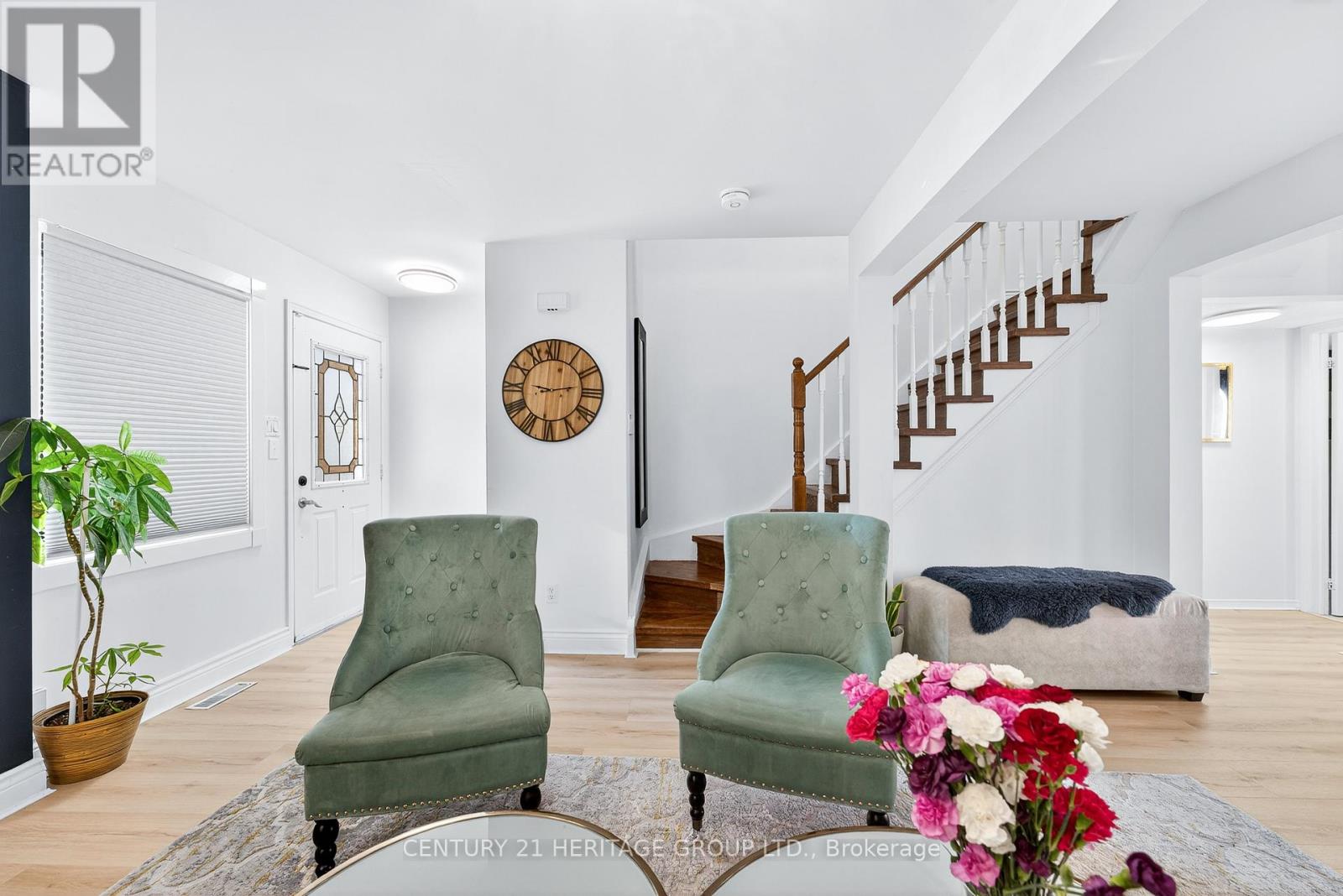 112 Sandfield Drive, Aurora, Ontario  L4G 6T3 - Photo 4 - N12695306