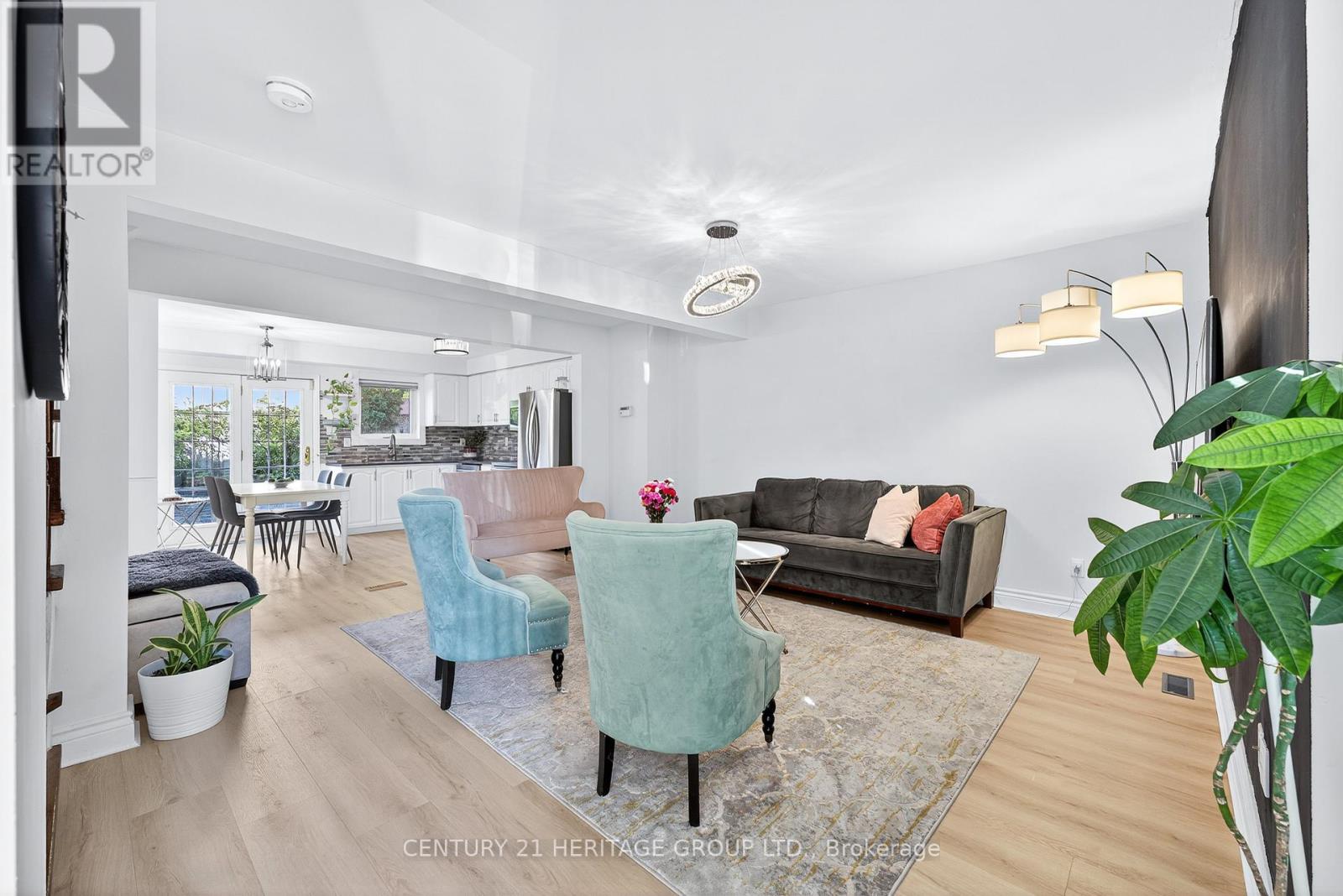 112 Sandfield Drive, Aurora, Ontario  L4G 6T3 - Photo 5 - N12695306