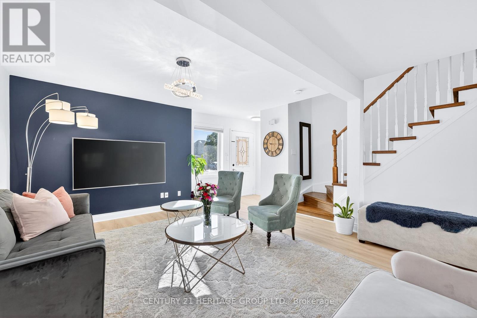 112 Sandfield Drive, Aurora, Ontario  L4G 6T3 - Photo 6 - N12695306