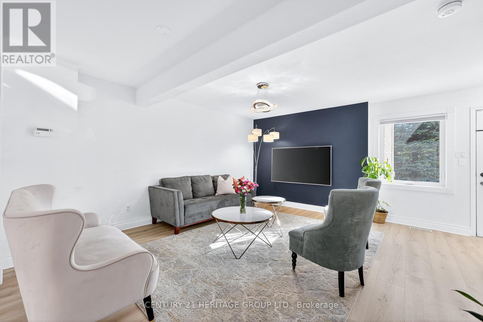 112 Sandfield Drive, Aurora, Ontario  L4G 6T3 - Photo 7 - N12695306