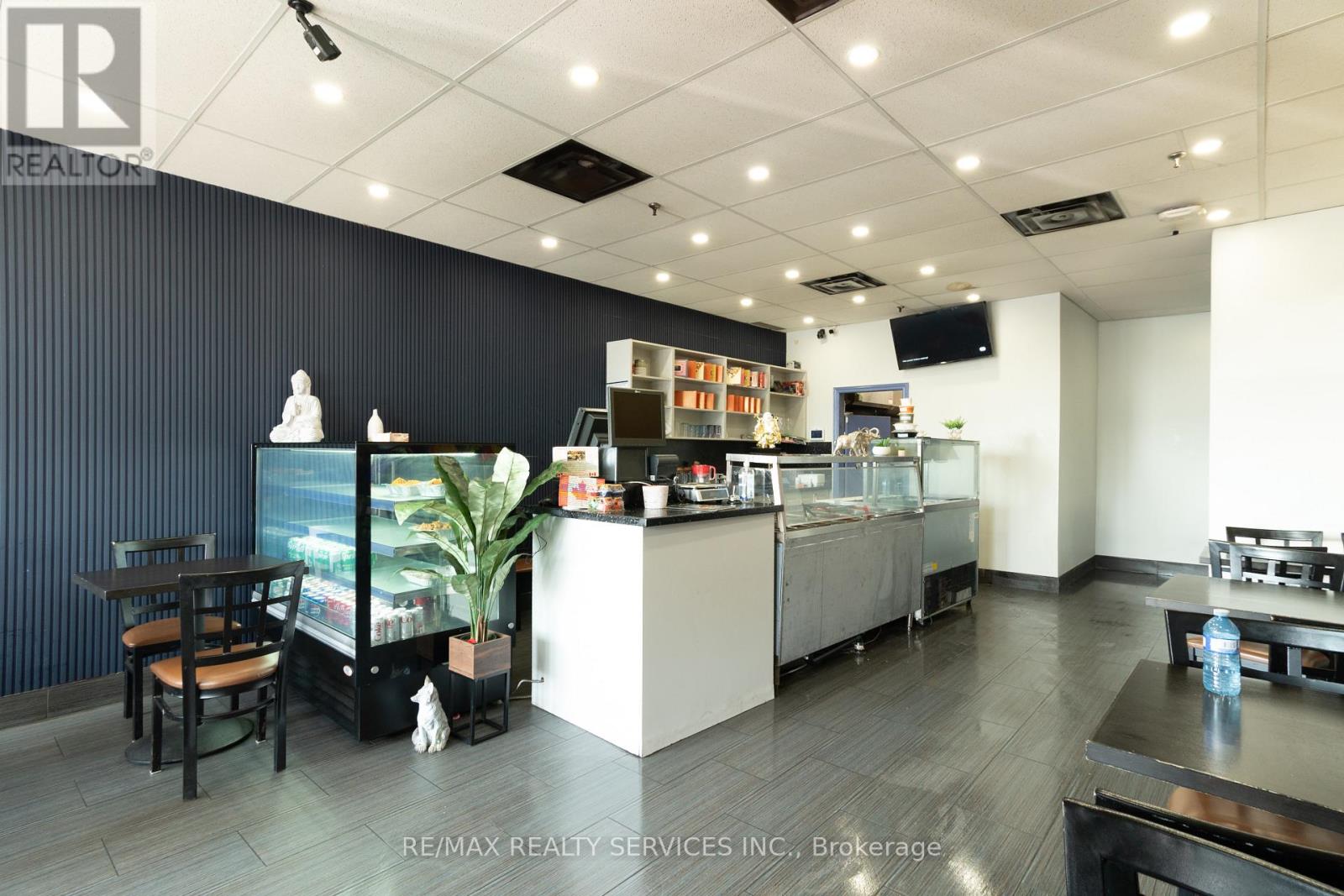 1289 Marlborough Court, Oakville, Ontario  L6H 2R9 - Photo 9 - W12533646