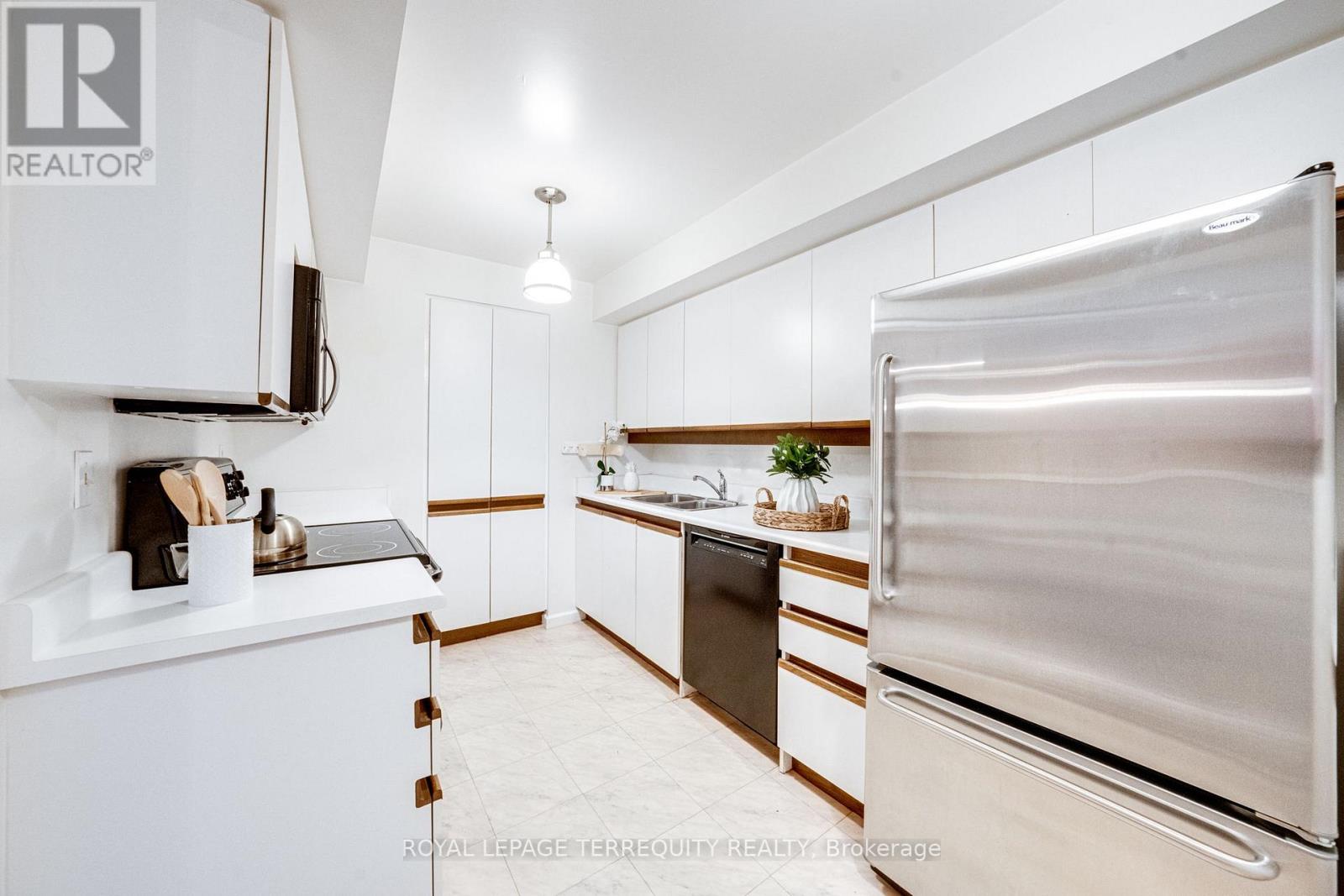 310 - 80 Front Street E, Toronto, Ontario  M5E 1T4 - Photo 12 - C12674290