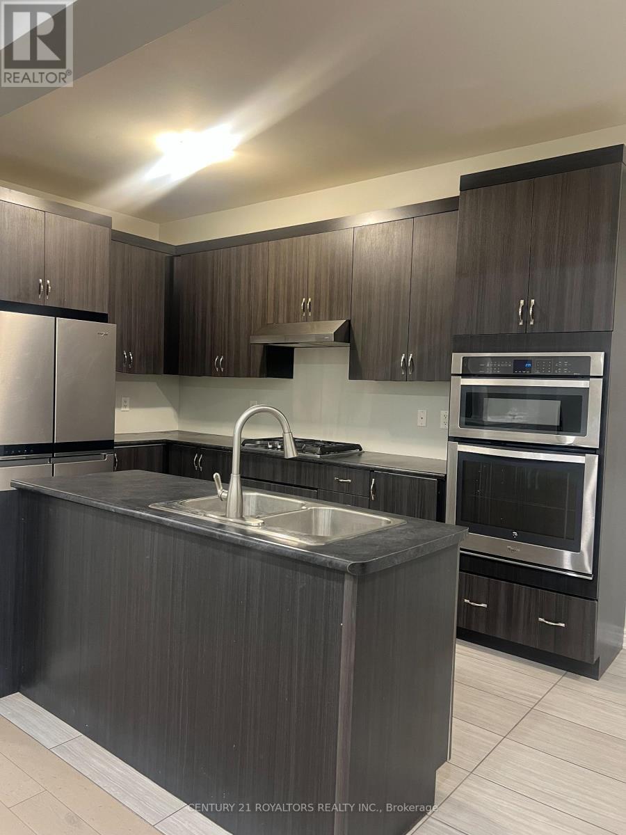 12 Foliage Drive, Brampton, Ontario  L7A 0B6 - Photo 9 - W12609972