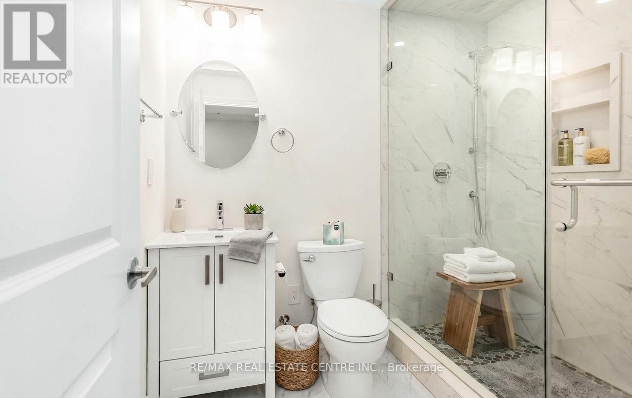 2379 Charles Cornwall Avenue, Oakville (Br Bronte), Ontario  L6M 5M5 - Photo 6 - W12695450