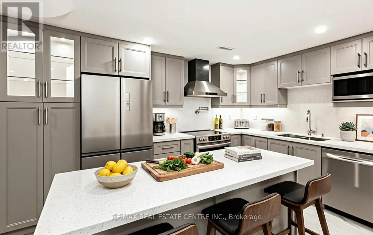 2379 Charles Cornwall Avenue, Oakville (Br Bronte), Ontario  L6M 5M5 - Photo 8 - W12695450