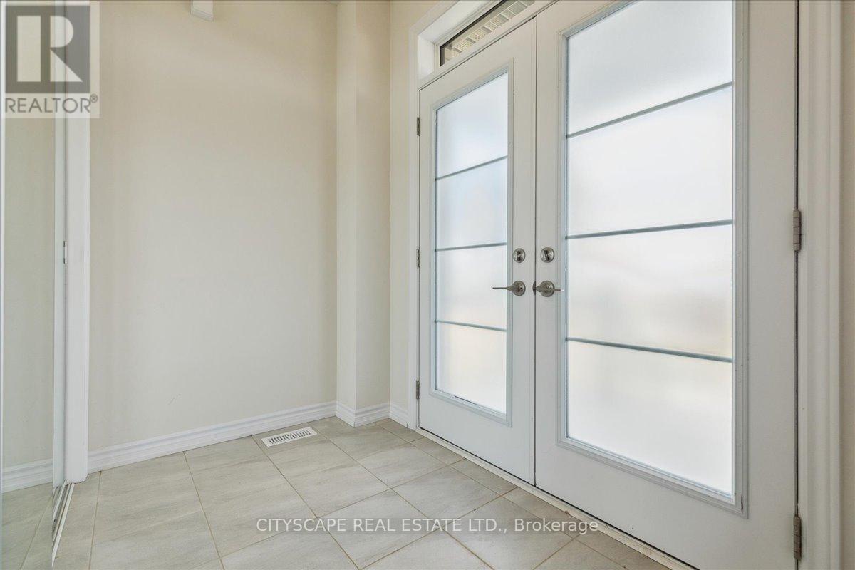 50 Whithorn Crescent, Haldimand, Ontario  N3W 0E5 - Photo 4 - X12592622