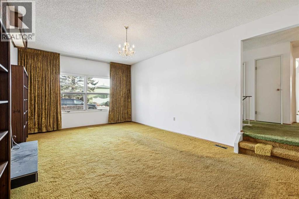 272 Thames Close Nw, Calgary, Alberta  T2K 5N4 - Photo 5 - A2277610