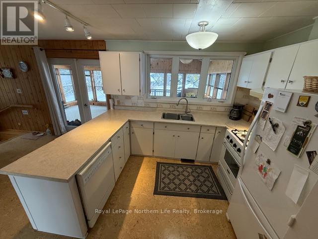 50 O'connor Drive, Temagami, Ontario  P0H 2H0 - Photo 9 - X12695614
