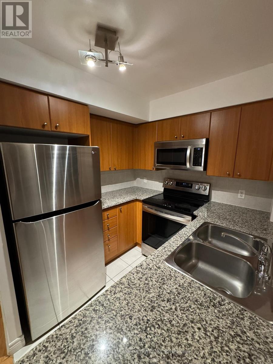 1901 - 30 Grand Trunk Crescent, Toronto, Ontario  M5J 3A4 - Photo 3 - C12695662