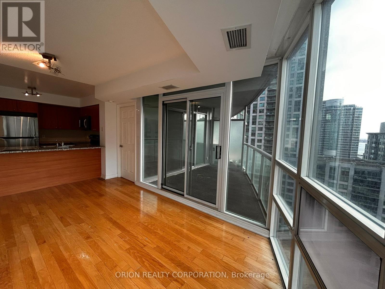 1901 - 30 Grand Trunk Crescent, Toronto, Ontario  M5J 3A4 - Photo 6 - C12695662