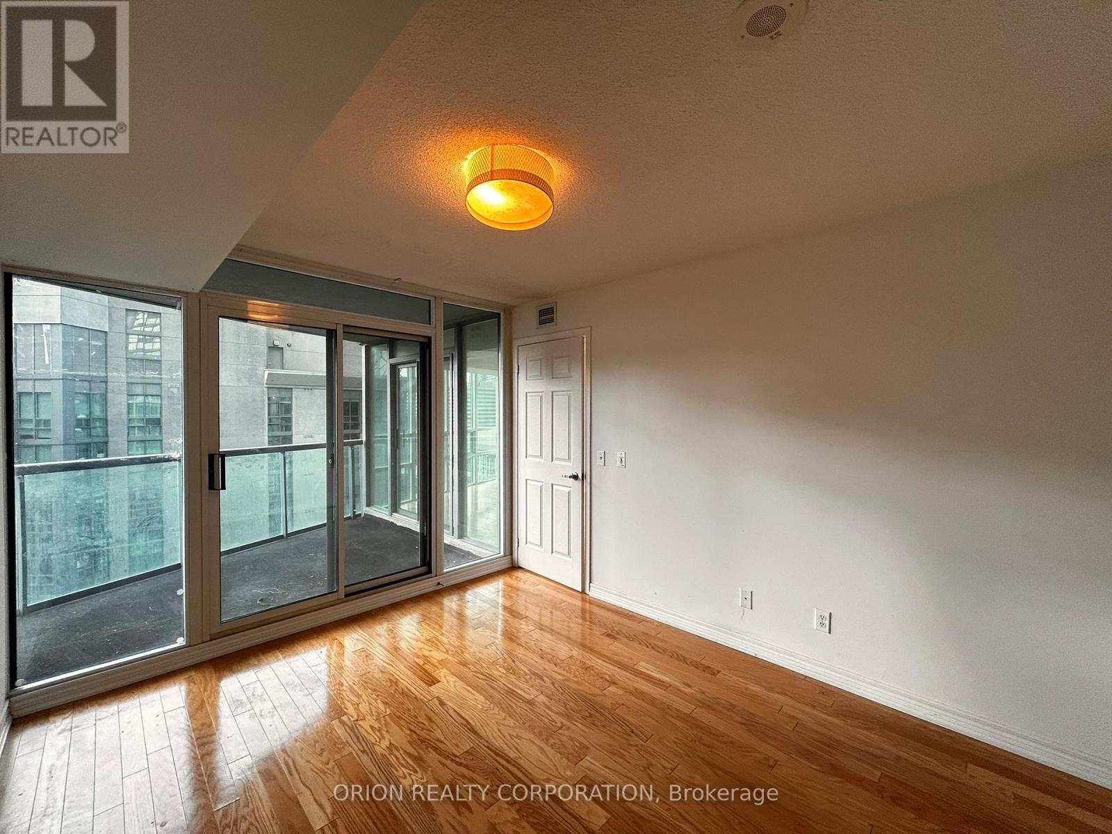 1901 - 30 Grand Trunk Crescent, Toronto, Ontario  M5J 3A4 - Photo 8 - C12695662