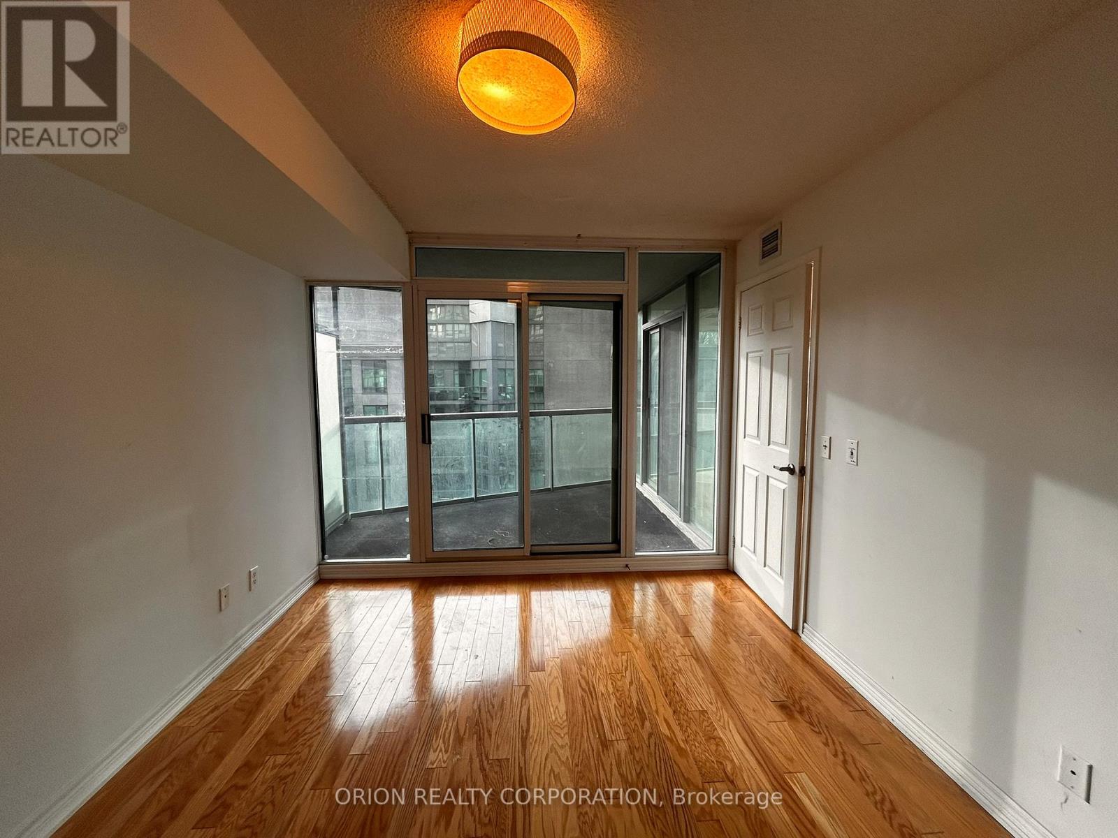 1901 - 30 Grand Trunk Crescent, Toronto, Ontario  M5J 3A4 - Photo 9 - C12695662