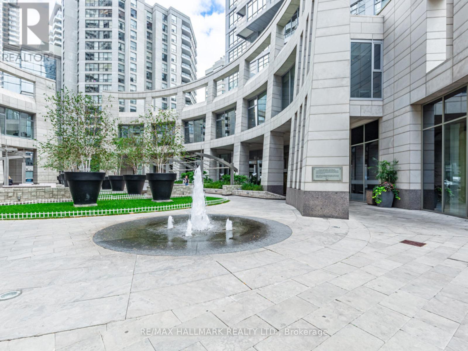 1611 - 2181 Yonge Street, Toronto, Ontario  M4S 3H7 - Photo 2 - C12695668